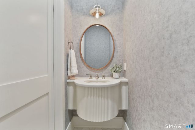 15 Barton Road, Fairfield, CT 06824