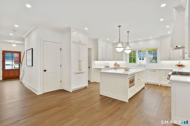 15 Barton Road, Fairfield, CT 06824