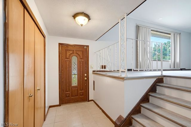 2207 Oaklawn Drive, Parma, OH 44134