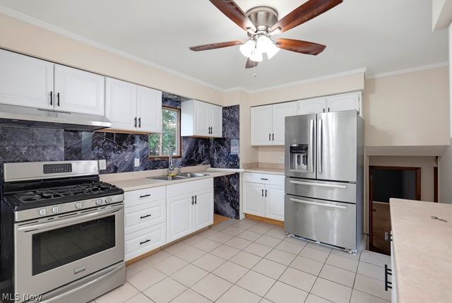2207 Oaklawn Drive, Parma, OH 44134
