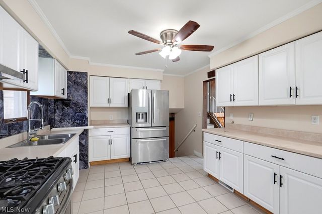 2207 Oaklawn Drive, Parma, OH 44134