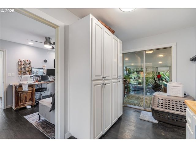 2033 LAUREL St, Forest Grove, OR 97116