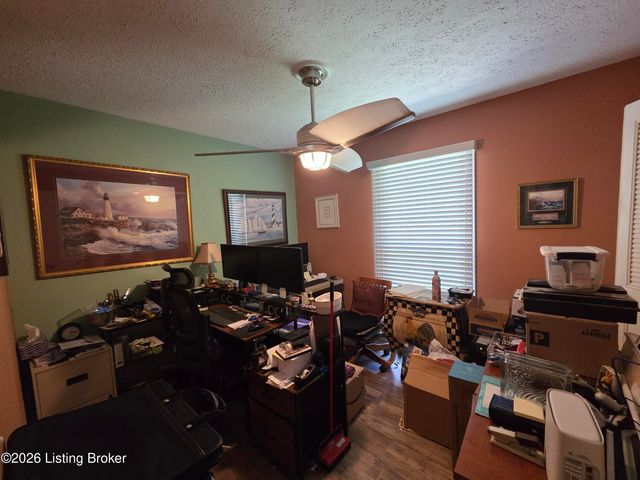 3910 Kirby Ln, Jeffersontown, KY 40299