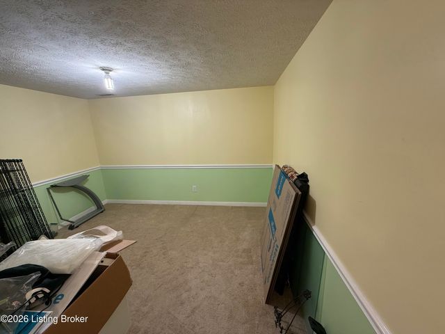 3910 Kirby Ln, Jeffersontown, KY 40299