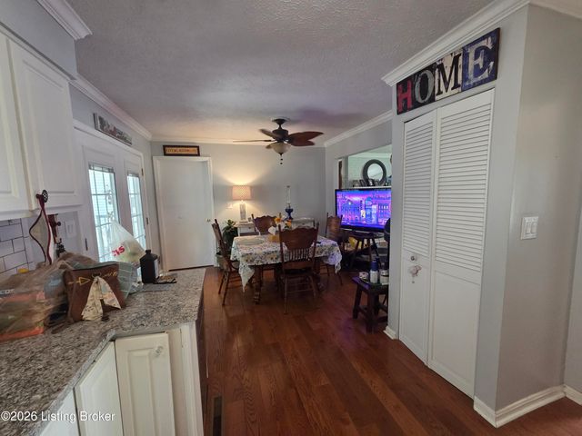 3910 Kirby Ln, Jeffersontown, KY 40299