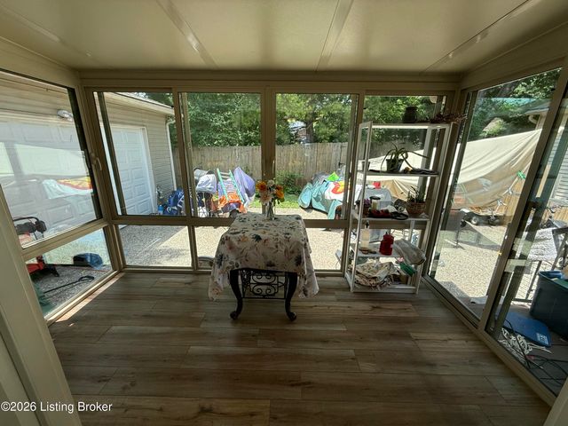 3910 Kirby Ln, Jeffersontown, KY 40299
