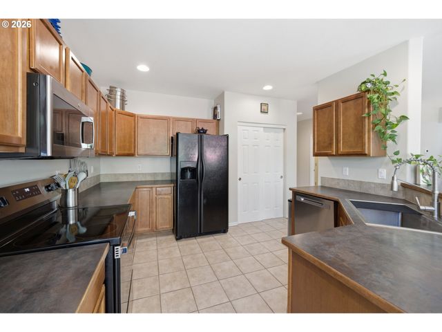 1798 S 57TH Pl, Springfield, OR 97478