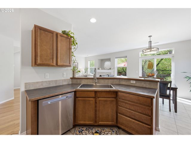 1798 S 57TH Pl, Springfield, OR 97478