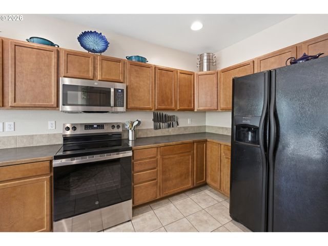 1798 S 57TH Pl, Springfield, OR 97478