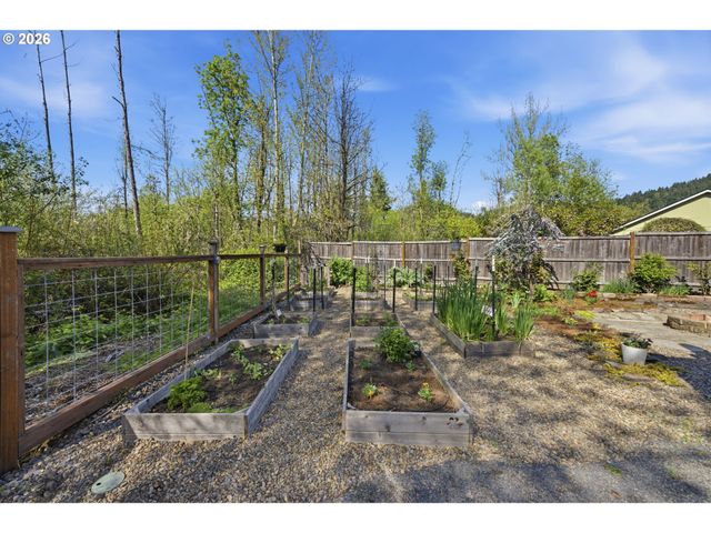 1798 S 57TH Pl, Springfield, OR 97478