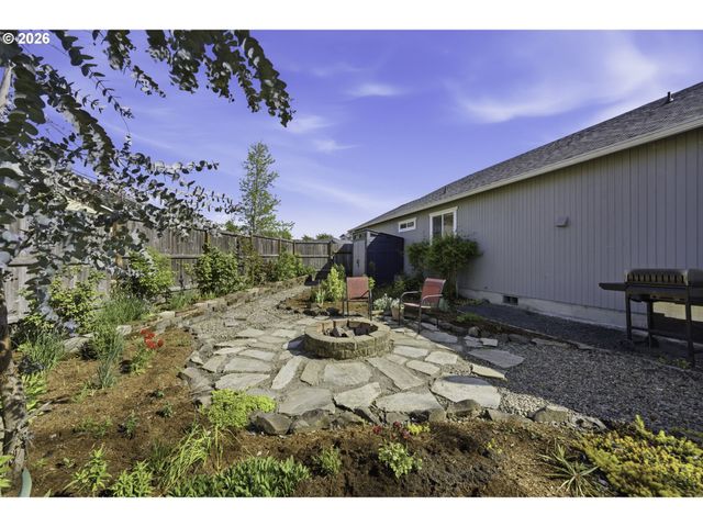 1798 S 57TH Pl, Springfield, OR 97478