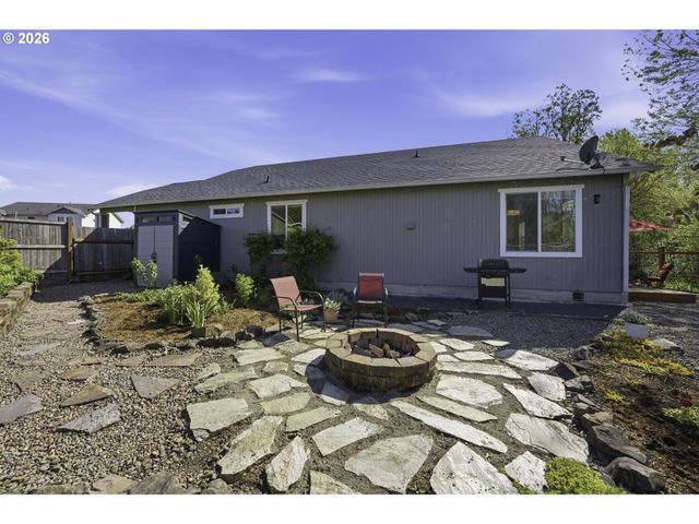 1798 S 57TH Pl, Springfield, OR 97478
