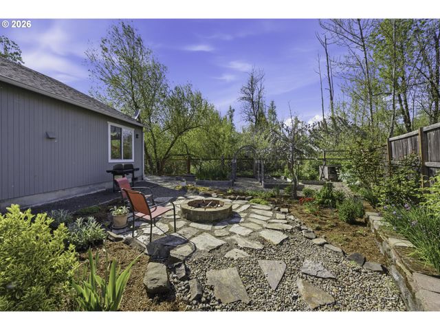1798 S 57TH Pl, Springfield, OR 97478