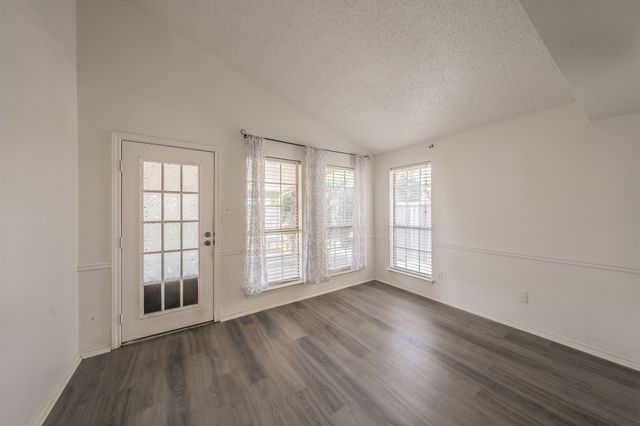 4631 Essex Drive, Grand Prairie, TX 75052