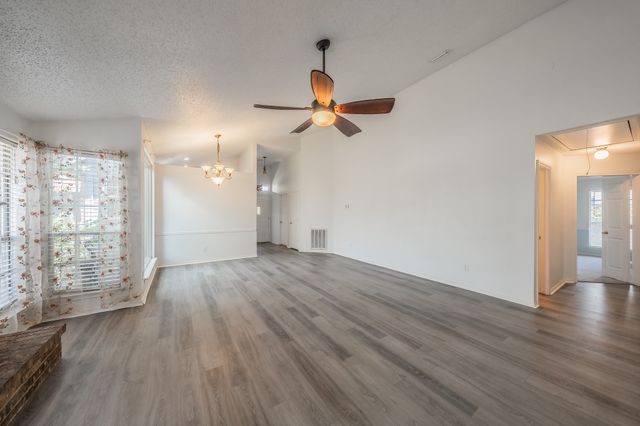 4631 Essex Drive, Grand Prairie, TX 75052