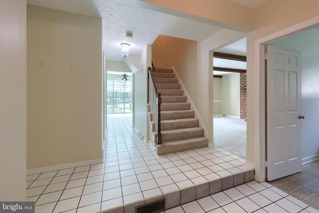 2105 SOUTHBROOK DR, York, PA 17403