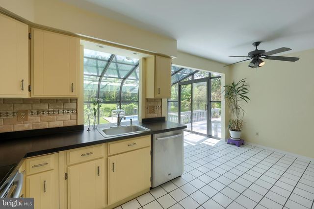 2105 SOUTHBROOK DR, York, PA 17403
