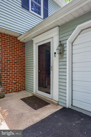 2105 SOUTHBROOK DR, York, PA 17403