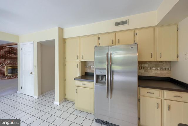 2105 SOUTHBROOK DR, York, PA 17403