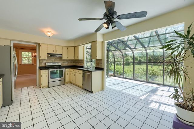 2105 SOUTHBROOK DR, York, PA 17403