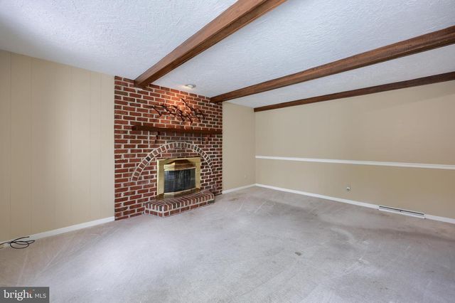 2105 SOUTHBROOK DR, York, PA 17403