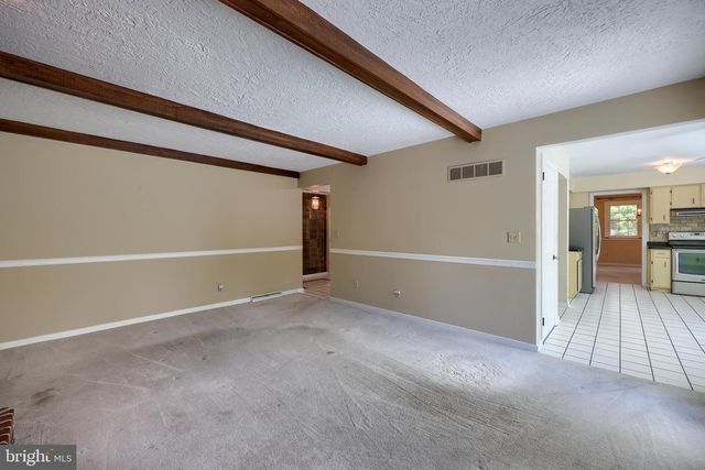 2105 SOUTHBROOK DR, York, PA 17403