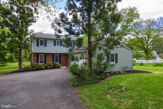 2105 SOUTHBROOK DR, York, PA 17403