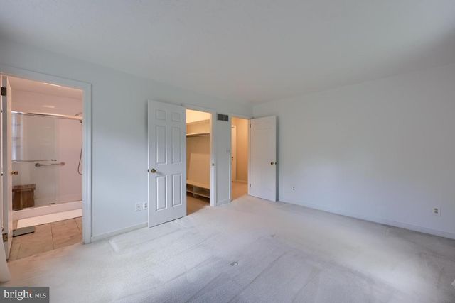 2105 SOUTHBROOK DR, York, PA 17403