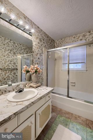 2105 SOUTHBROOK DR, York, PA 17403