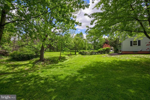 2105 SOUTHBROOK DR, York, PA 17403