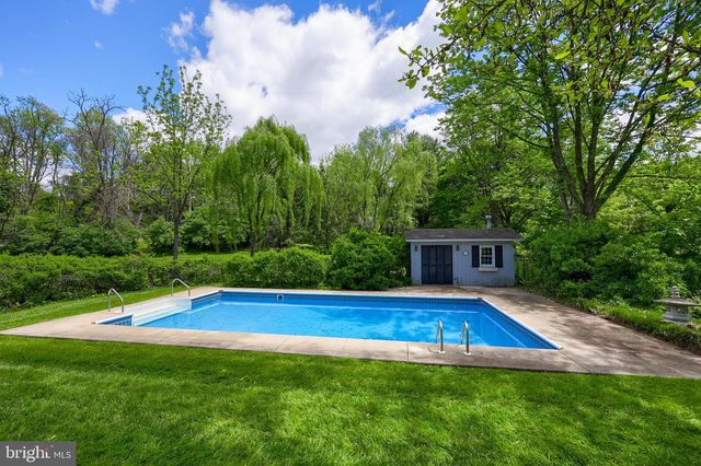 2105 SOUTHBROOK DR, York, PA 17403