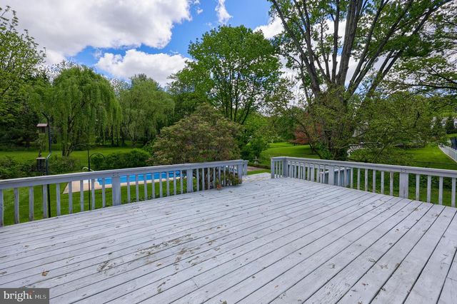 2105 SOUTHBROOK DR, York, PA 17403