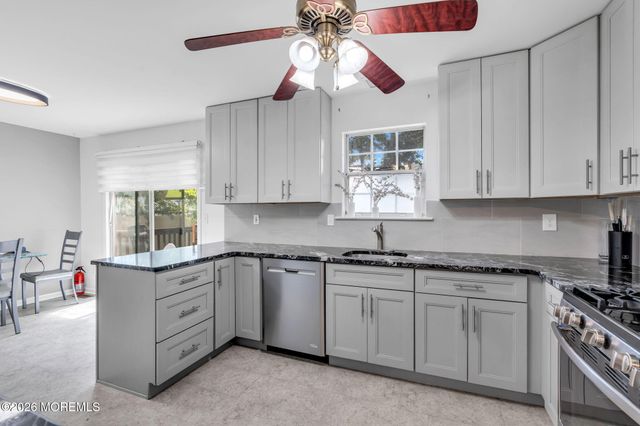 429 Rose Court, Lakewood, NJ 08701