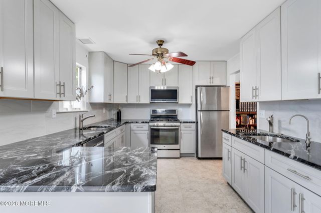 429 Rose Court, Lakewood, NJ 08701