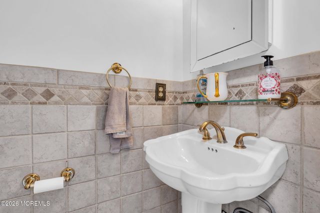429 Rose Court, Lakewood, NJ 08701