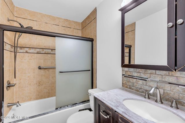 429 Rose Court, Lakewood, NJ 08701