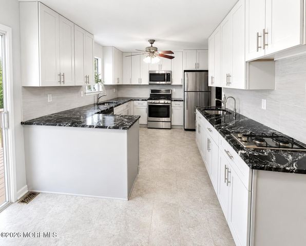 429 Rose Court, Lakewood, NJ 08701