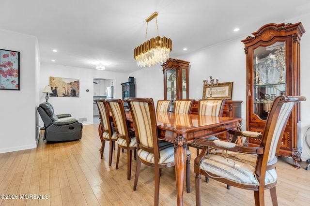 429 Rose Court, Lakewood, NJ 08701