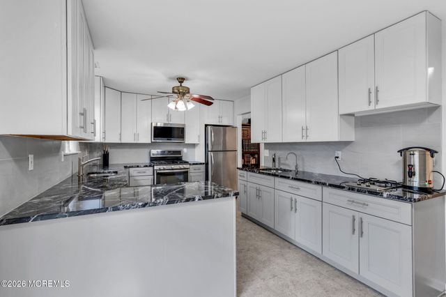 429 Rose Court, Lakewood, NJ 08701
