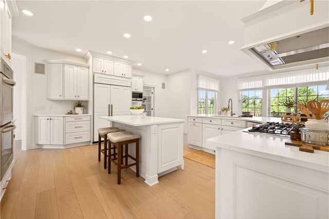 37 Turning Leaf Drive, Pittsford, NY 14534