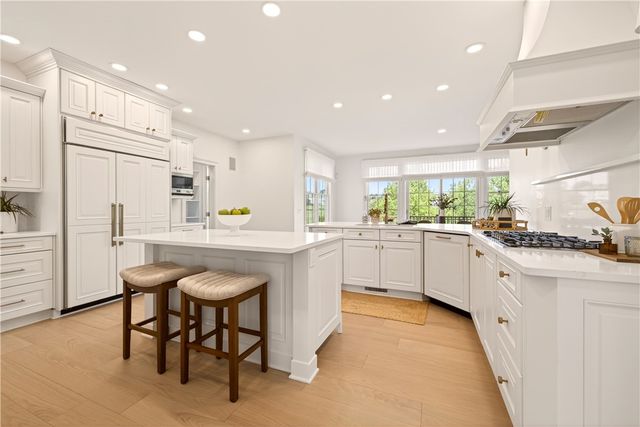 37 Turning Leaf Drive, Pittsford, NY 14534