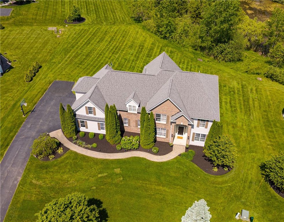 37 Turning Leaf Drive, Pittsford, NY 14534