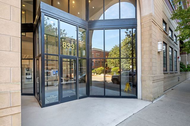 833 W 15th Place 315, Chicago, IL 60608