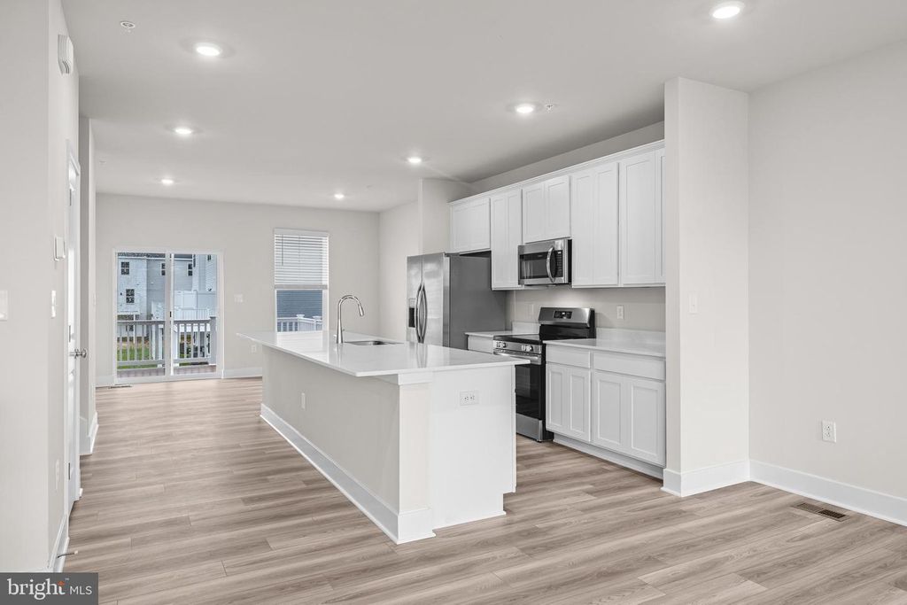 1816 SMITH ISLAND RD, Baltimore, MD 21244