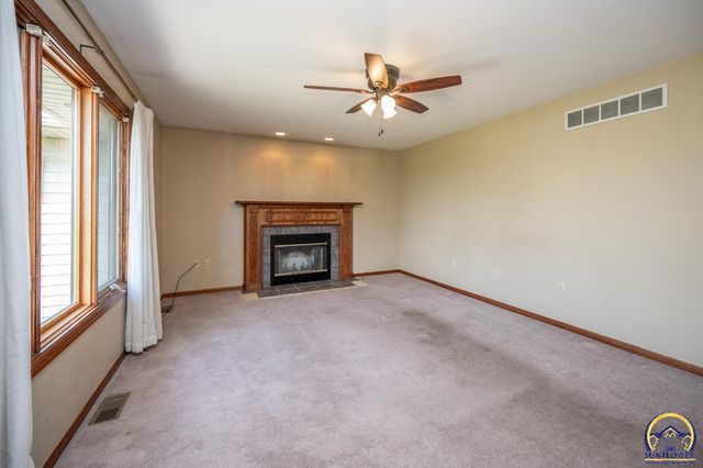 6616 NW Rochester RD, Topeka, KS 66617