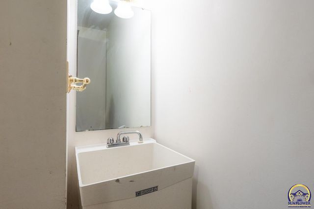 6616 NW Rochester RD, Topeka, KS 66617