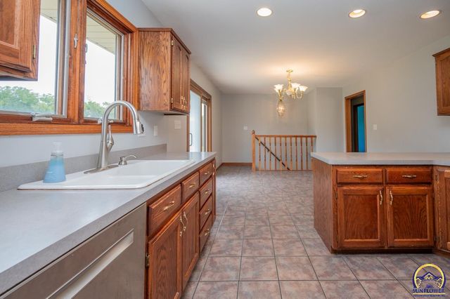 6616 NW Rochester RD, Topeka, KS 66617