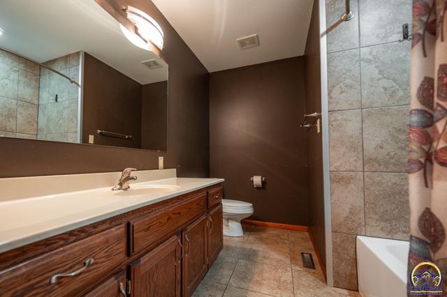 6616 NW Rochester RD, Topeka, KS 66617