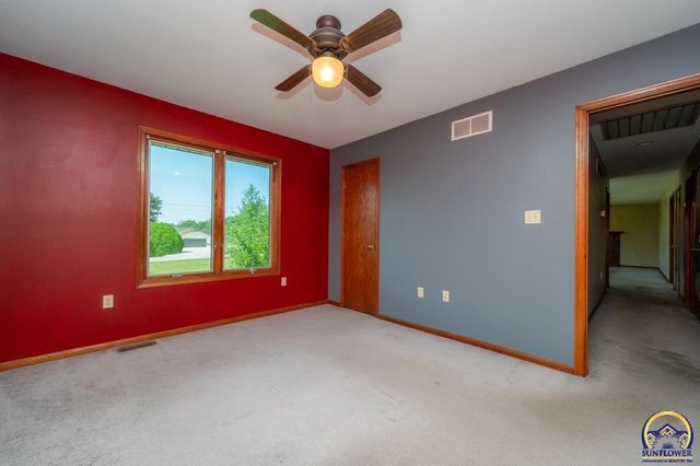 6616 NW Rochester RD, Topeka, KS 66617