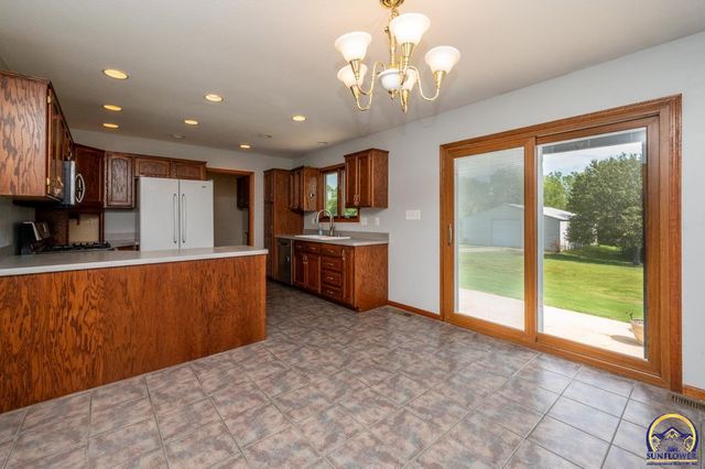 6616 NW Rochester RD, Topeka, KS 66617